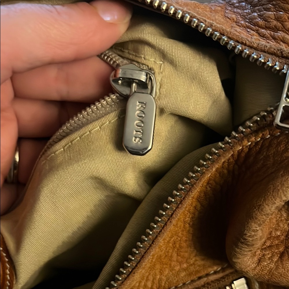 Roots vintage soft Tan Leather Shoulder Bag - Picture 6 of 11